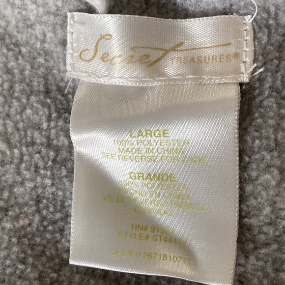 Very comfy pull over robe, size large. Length, 45” from top of shoulder. - Picture 2 of 5